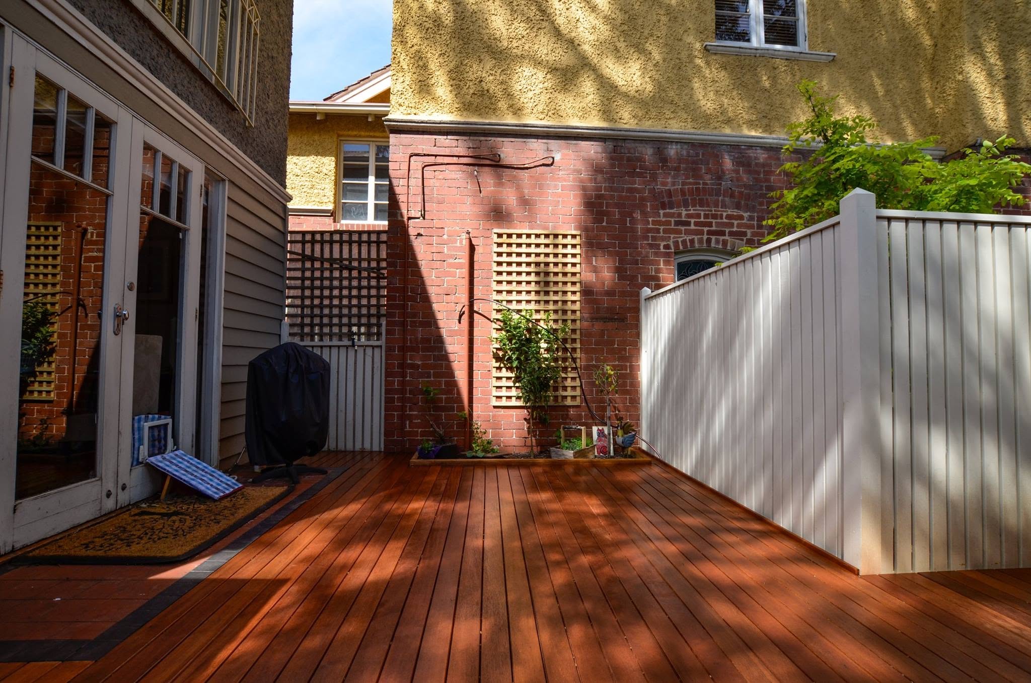 Completed Glen Huntly courtyard with new timber decking and boundary fence