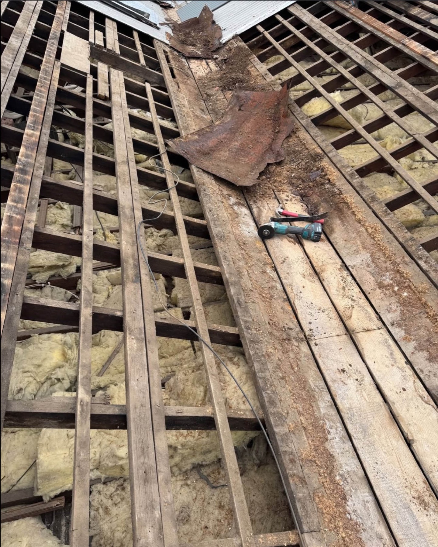 Deteriorated roof sheets and valley removed to expose the existing roof structure