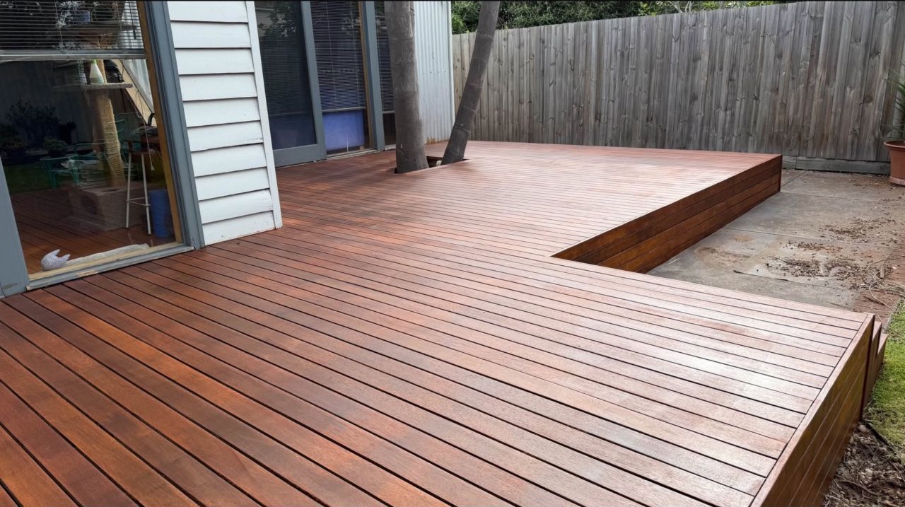 Bonum timber deck with a clean screw-free surface using hidden deck fasteners